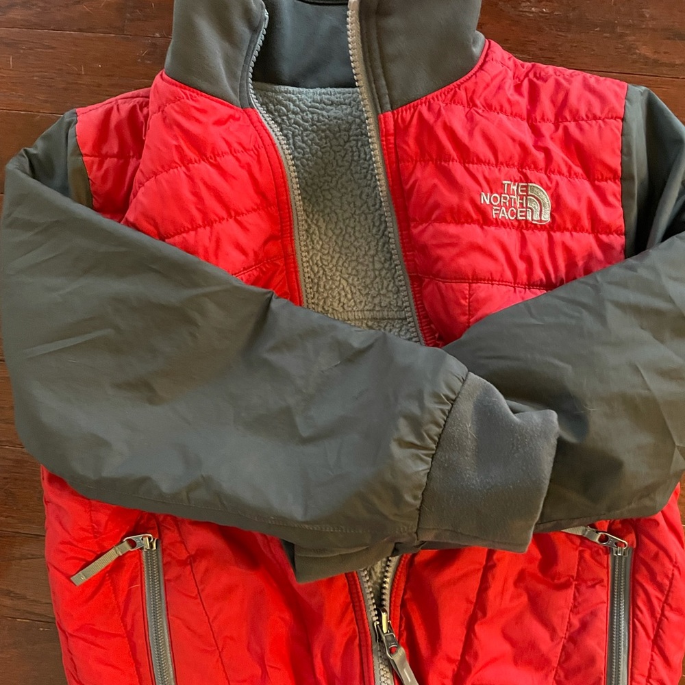 Boys size Small North Face reversible jacket
